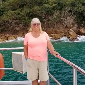 Meet your Posher, Leslie